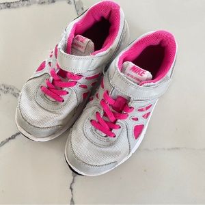 Nike Revolution 2 Sneakers
